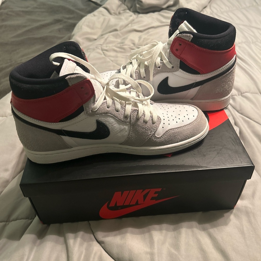 Jordan 1 Retro High “Light Smoke Grey”